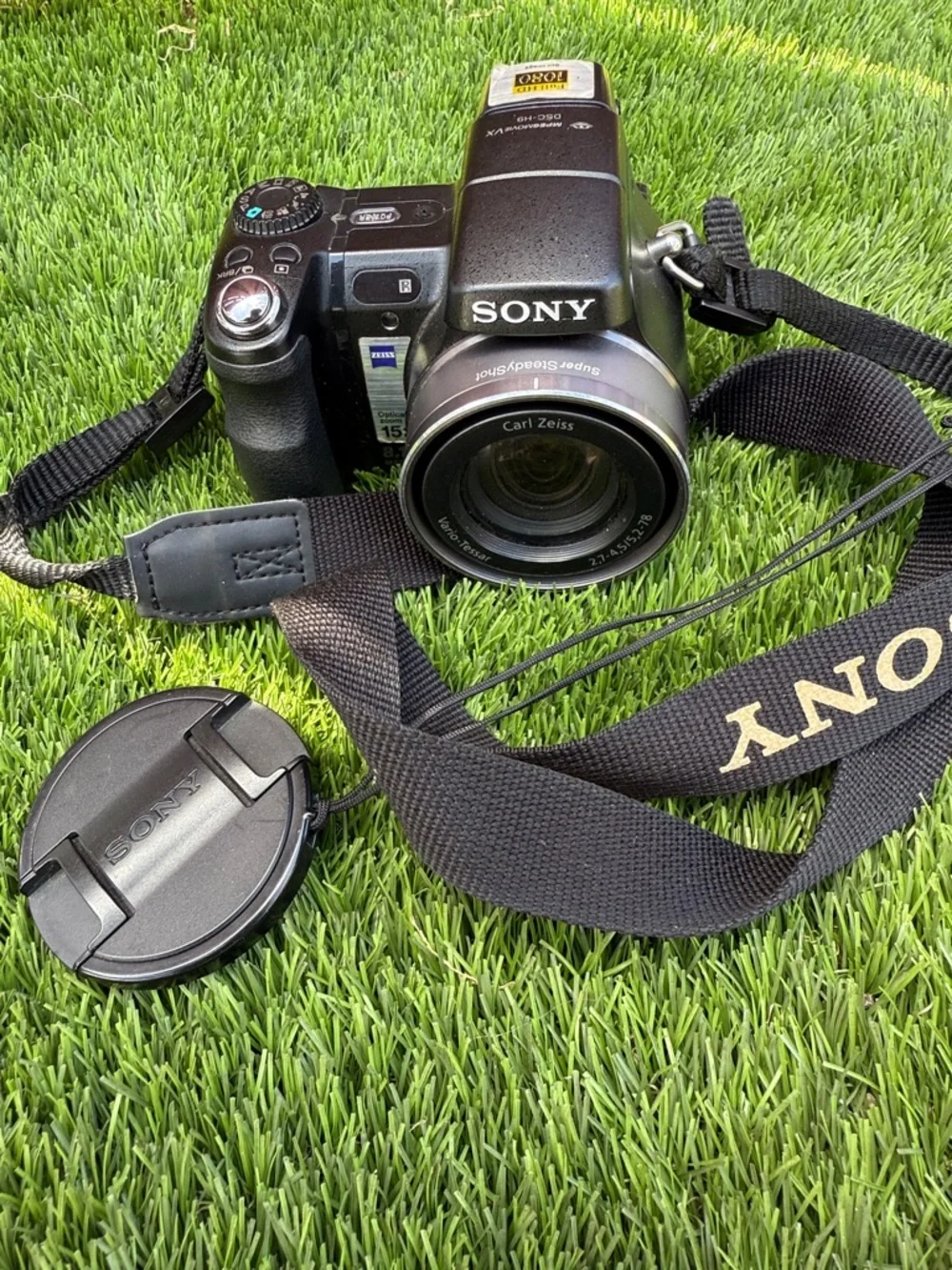 Sony Black Bridge Camera with Carl Zeiss Lens and Branded Strap